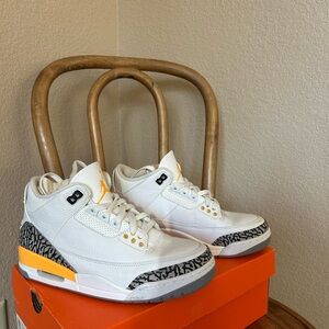 Jordan Women’s Air 3 Retro (size 8)